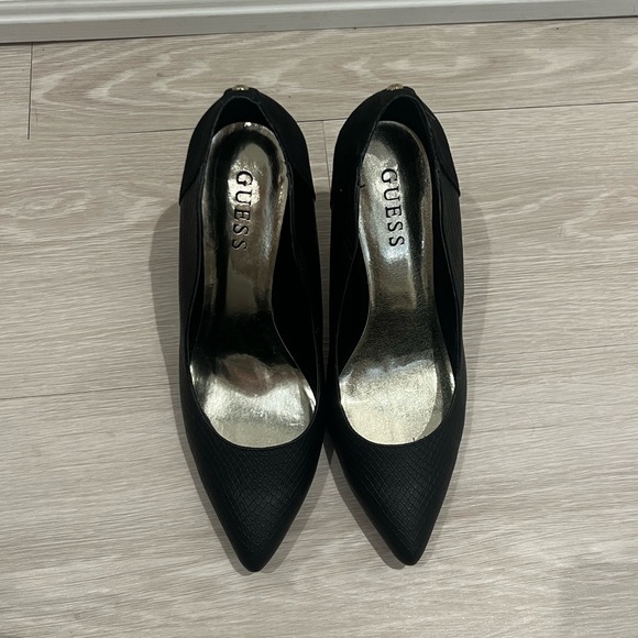 Closed Toe Black Suede/Faux Alligator Heels - Picture 4 of 8